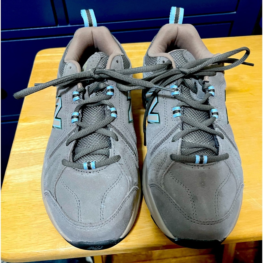 New Balance 608 Women’s Size 8 Brown Gym Shoes With Light Blue Accents Preowned